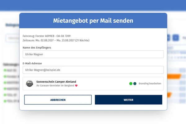 Mietangebot per Mail senden: Fahrzeug und Zeitraum, Name und E-Mail-Adresse des Kunden, darunter das eigene Branding des Vermieters