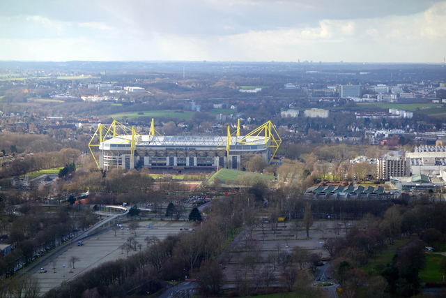 Wohnmobil mieten in Dortmund: Stadion