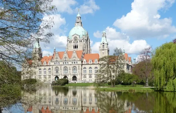 Wohnmobil mieten Hannover: Das Neue Rathaus