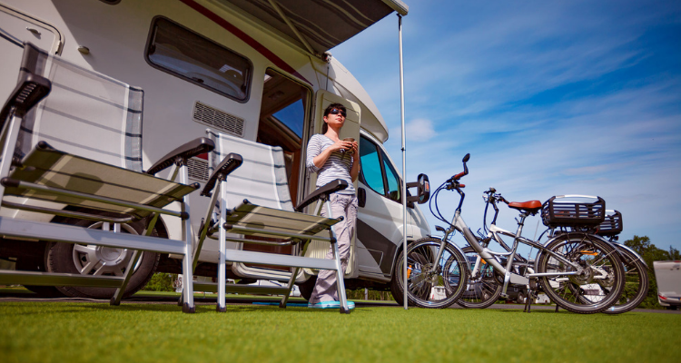 Camping-Zubehör fürs Wohnmobil mieten: Fahrräder und Campingmöbel